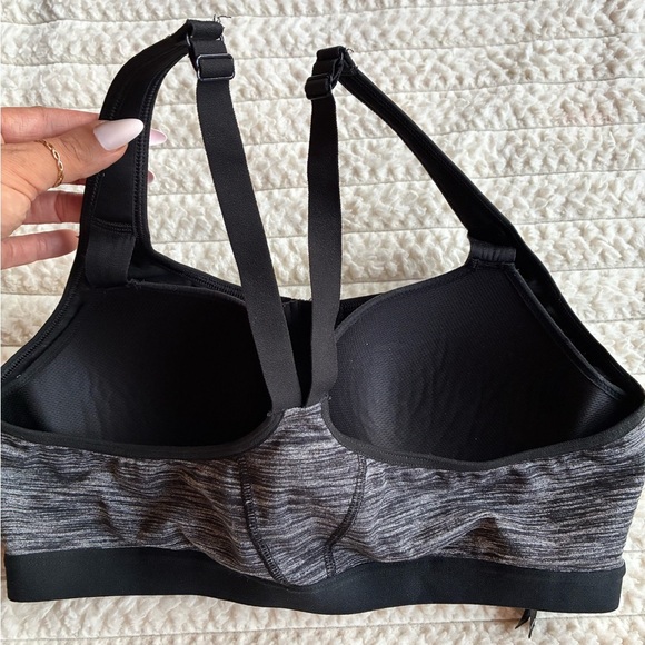 Victoria Sport Gray Zip-Front Sports Bra - Picture 5 of 6